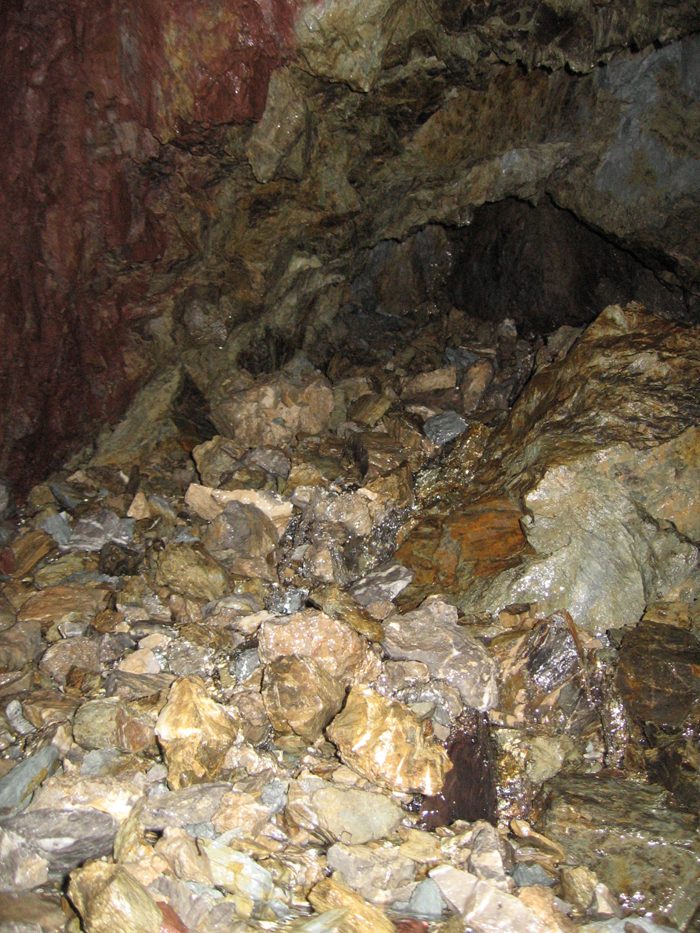 Source dans la roche